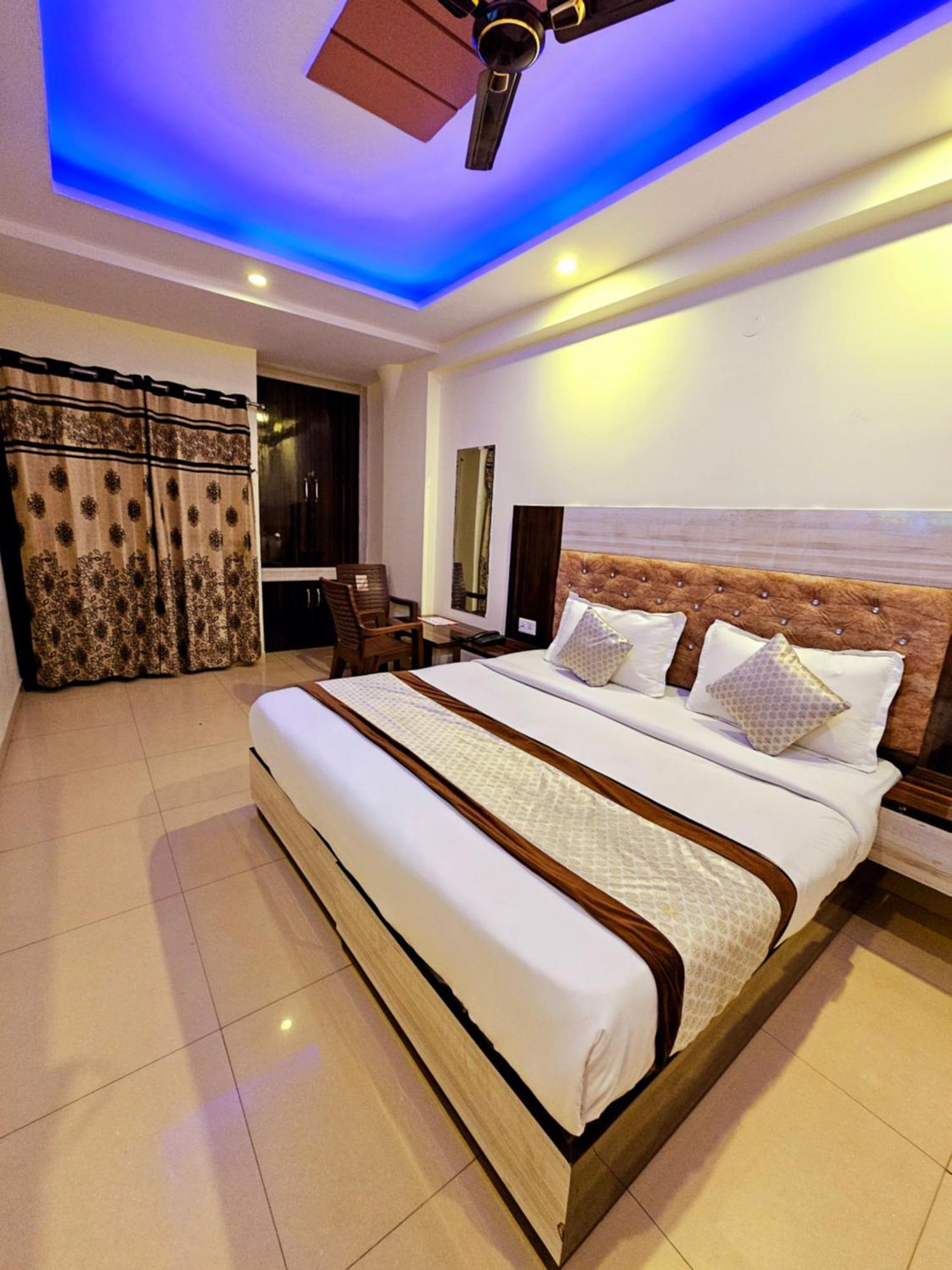 Hotel Crystal Inn Plaza Delhi Airport Nueva Delhi Exterior foto